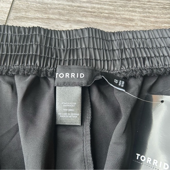 NWT Torrid Wide Leg Satin High  Rise Pant in Deep Black - Picture 10 of 13
